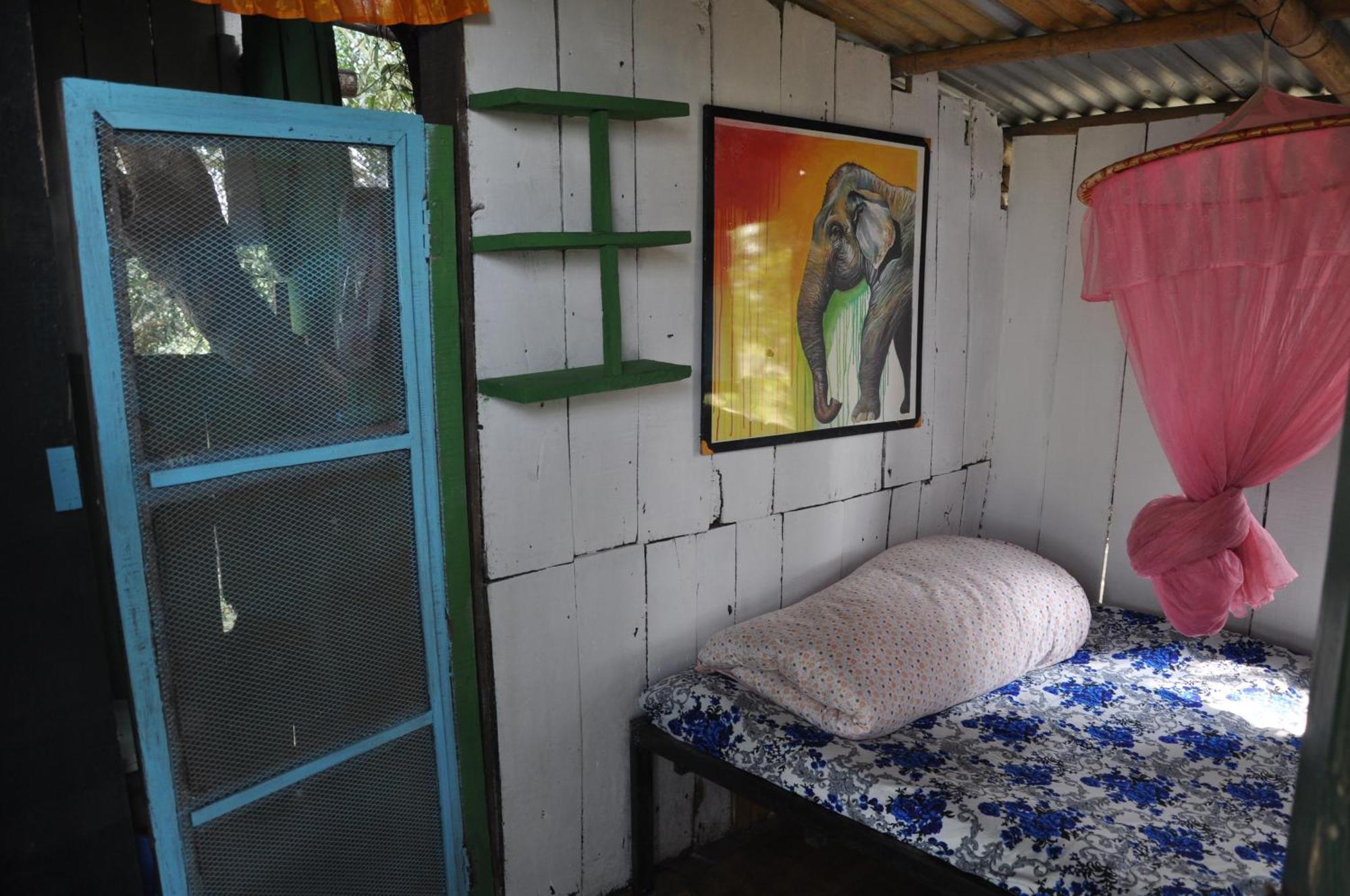 Pemsee'S Tree Town - Eco-Friendly,Tree House Hostel Sauraha Kültér fotó