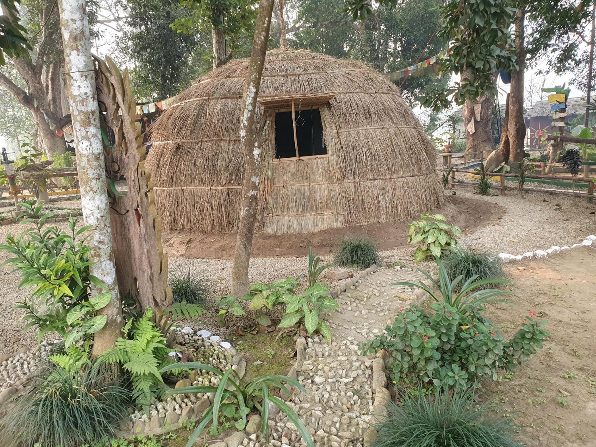 Pemsee'S Tree Town - Eco-Friendly,Tree House Hostel Sauraha Kültér fotó
