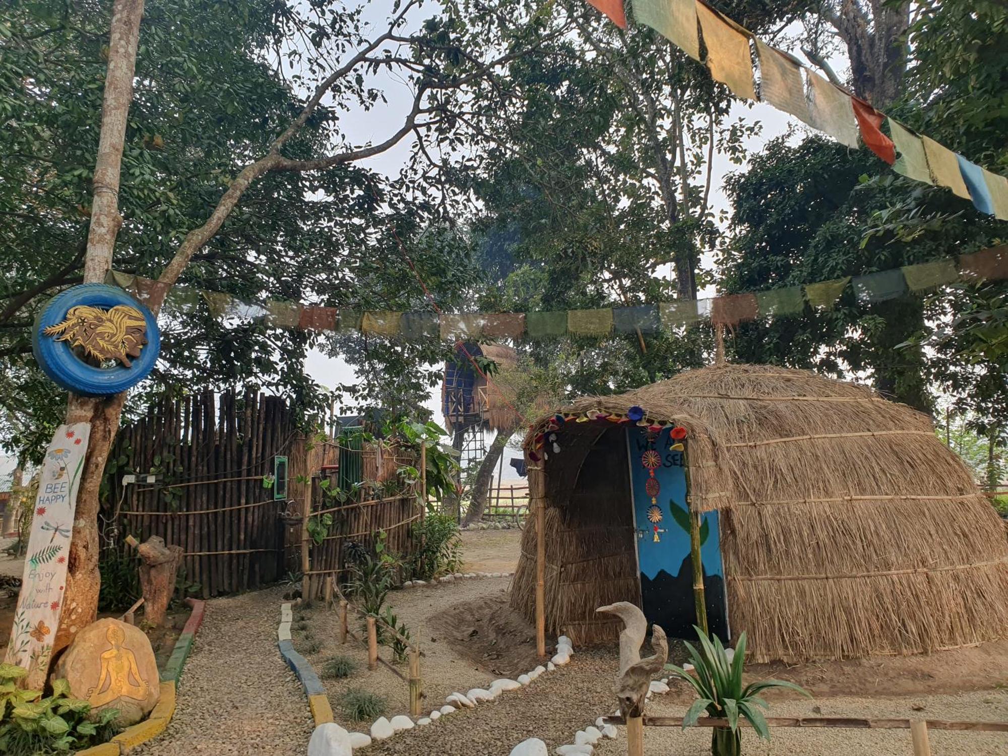 Pemsee'S Tree Town - Eco-Friendly,Tree House Hostel Sauraha Kültér fotó