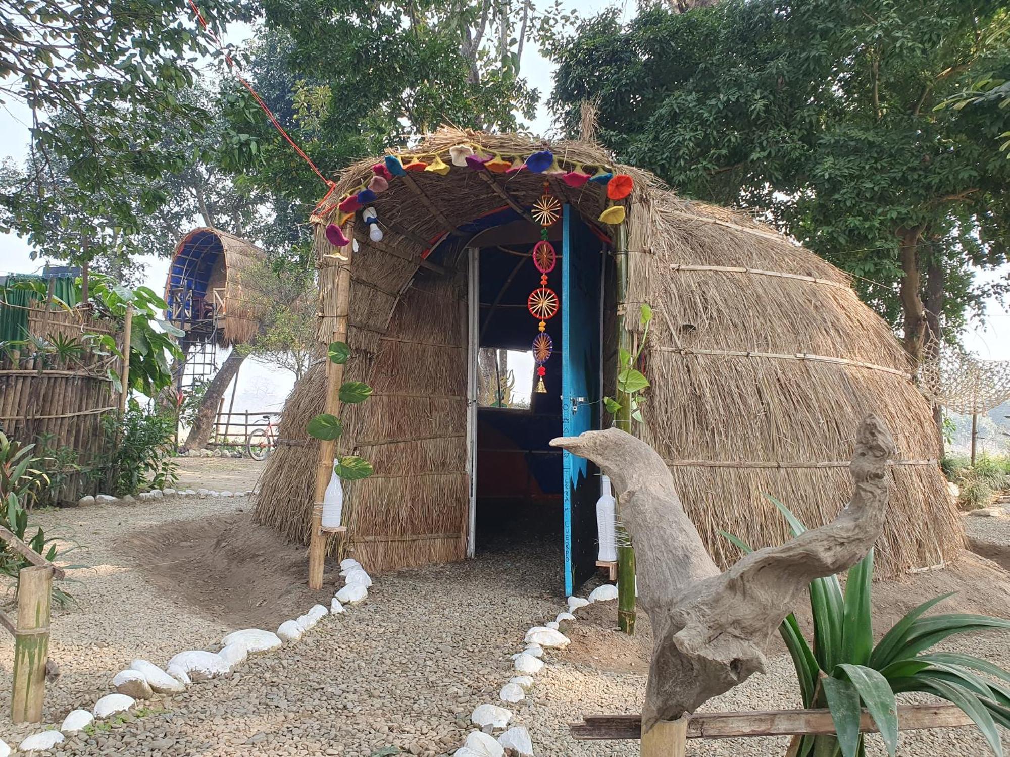 Pemsee'S Tree Town - Eco-Friendly,Tree House Hostel Sauraha Kültér fotó